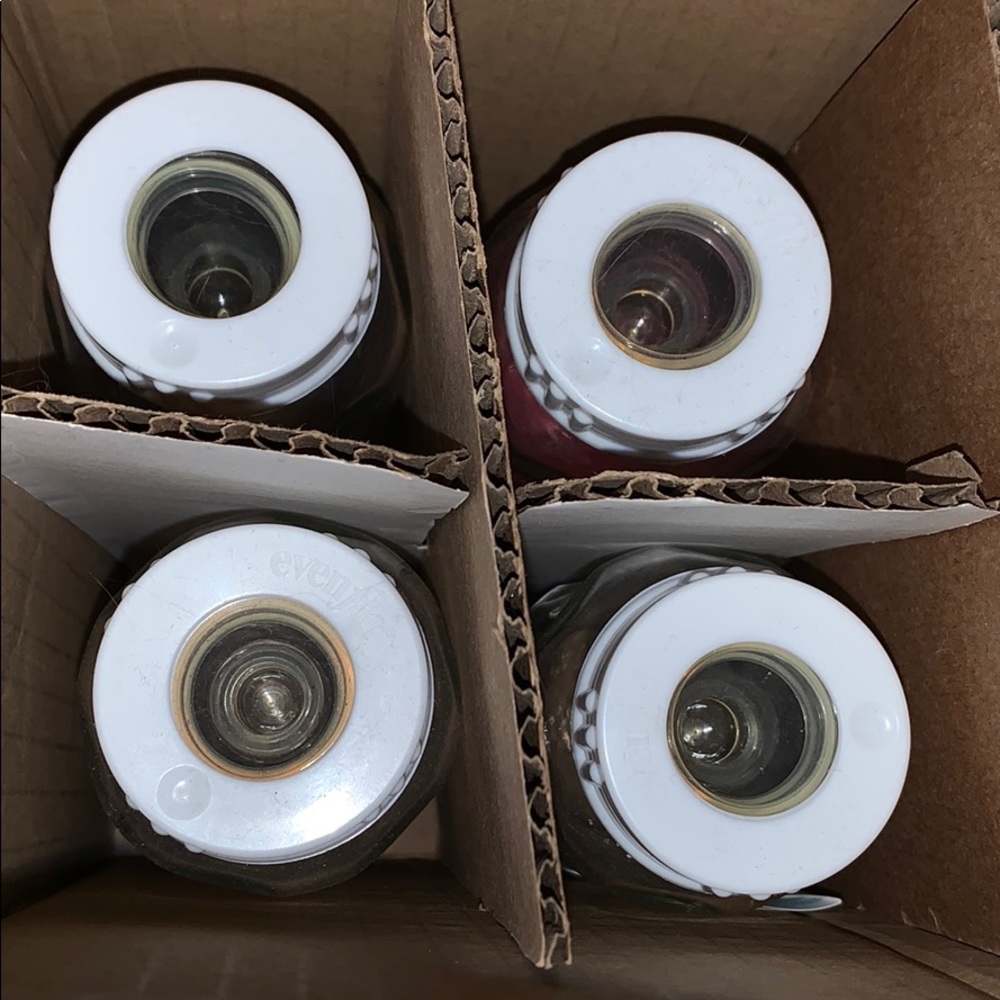 4 Brand New Evenflo Glass bottles